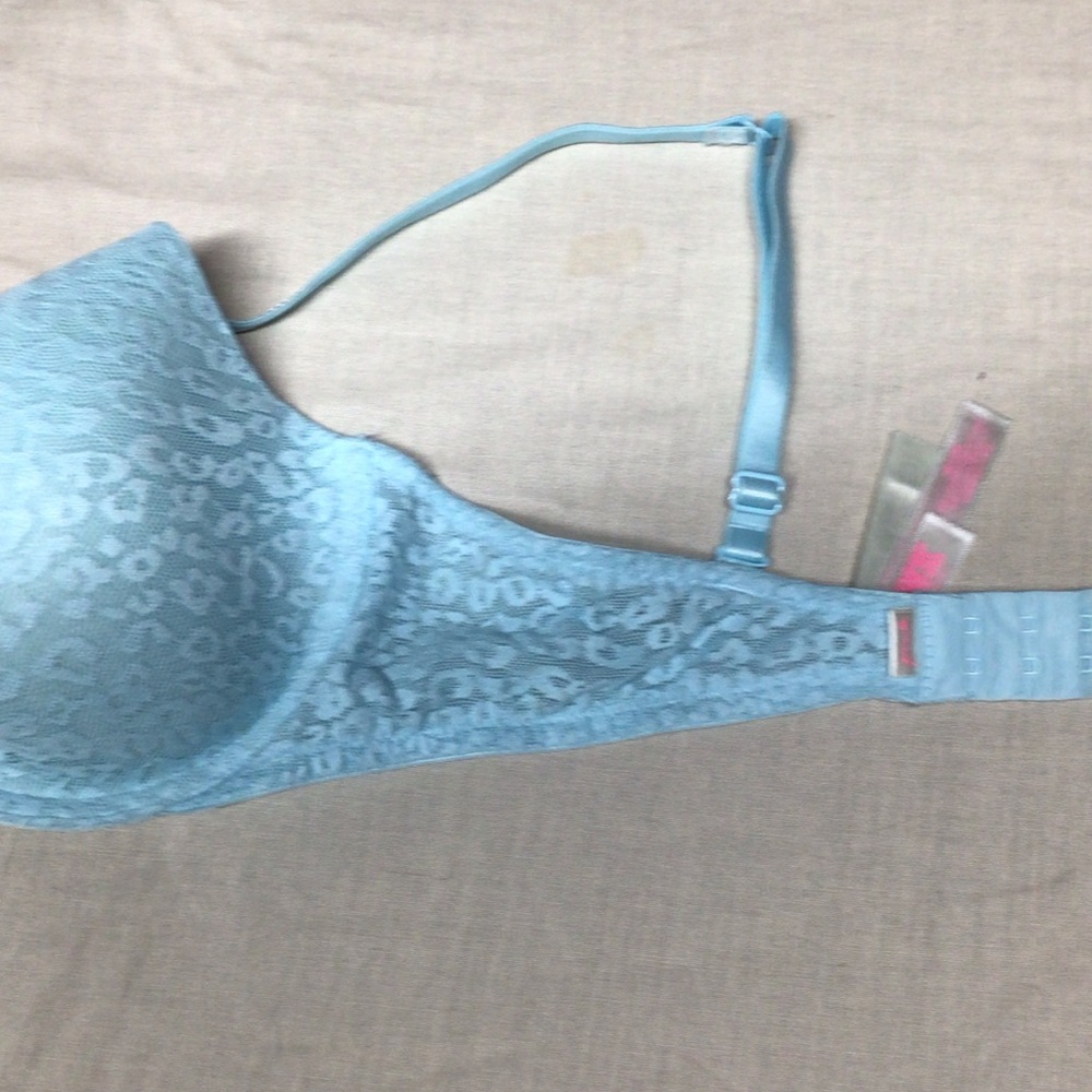 PINK Victoria's Secret Light Blue Bra - Picture 3 of 8
